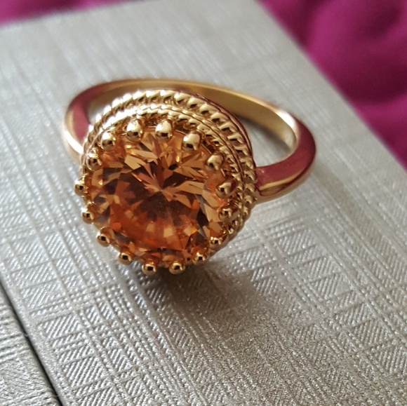 🧡(NEW) GORGEOUS Ring With Large Stone 🧡🧡🧡 - Picture 2 of 8